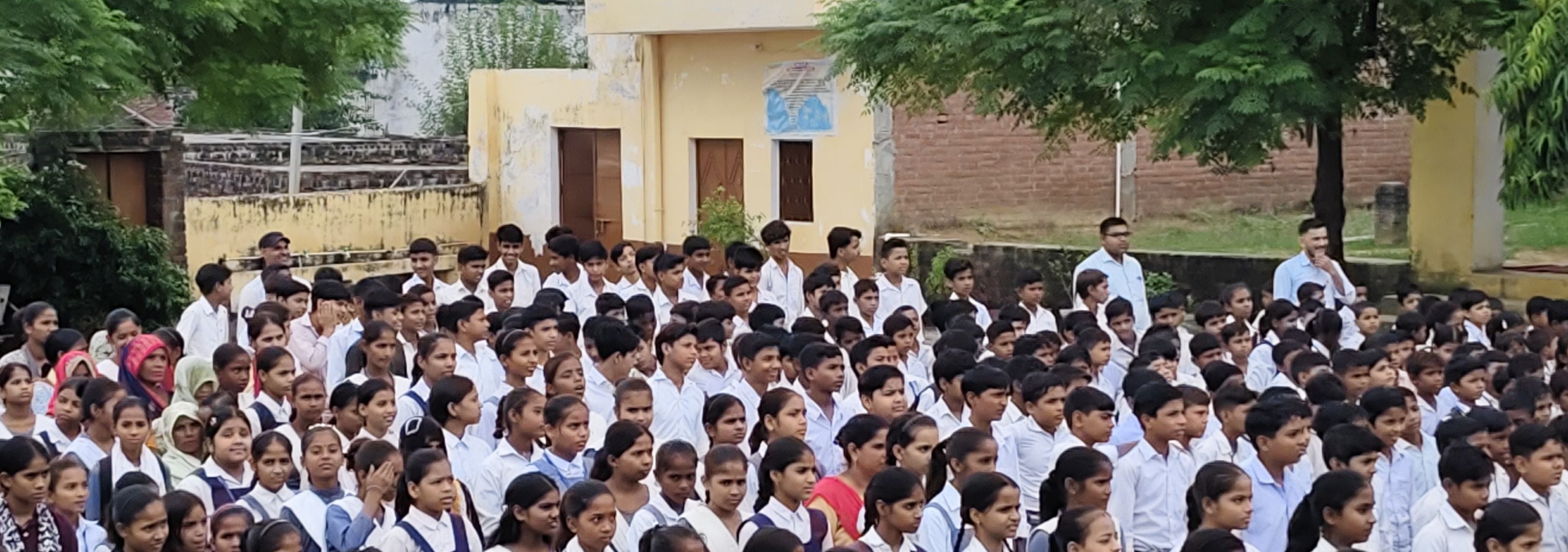 उसहैत में वंदे मातरम कार्यक्रम में शामिल बच्चे। संवाद उसहैत में वंदे मातरम कार्यक्रम में शामिल बच्चे। संवाद