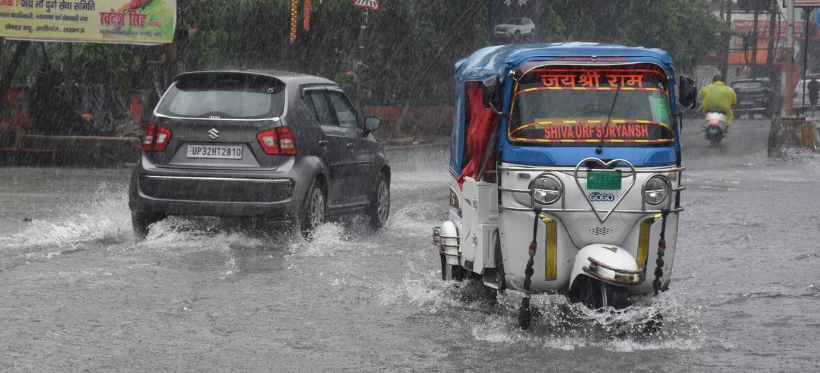 बारिश से कई जगहाें पर जलभराव हो गया।