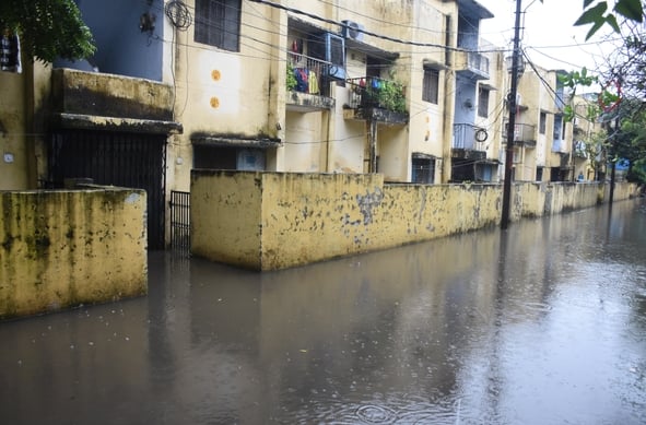 बारिश से कई जगहाें पर जलभराव हो गया।