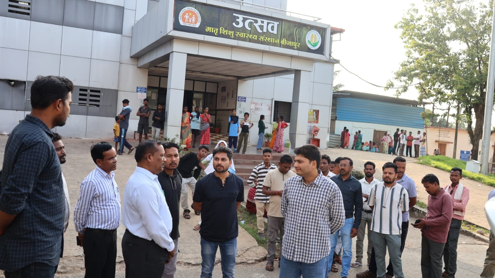 एयरलिफ्ट कर लाये गए कर्मचारी एयरलिफ्ट कर लाये गए कर्मचारी