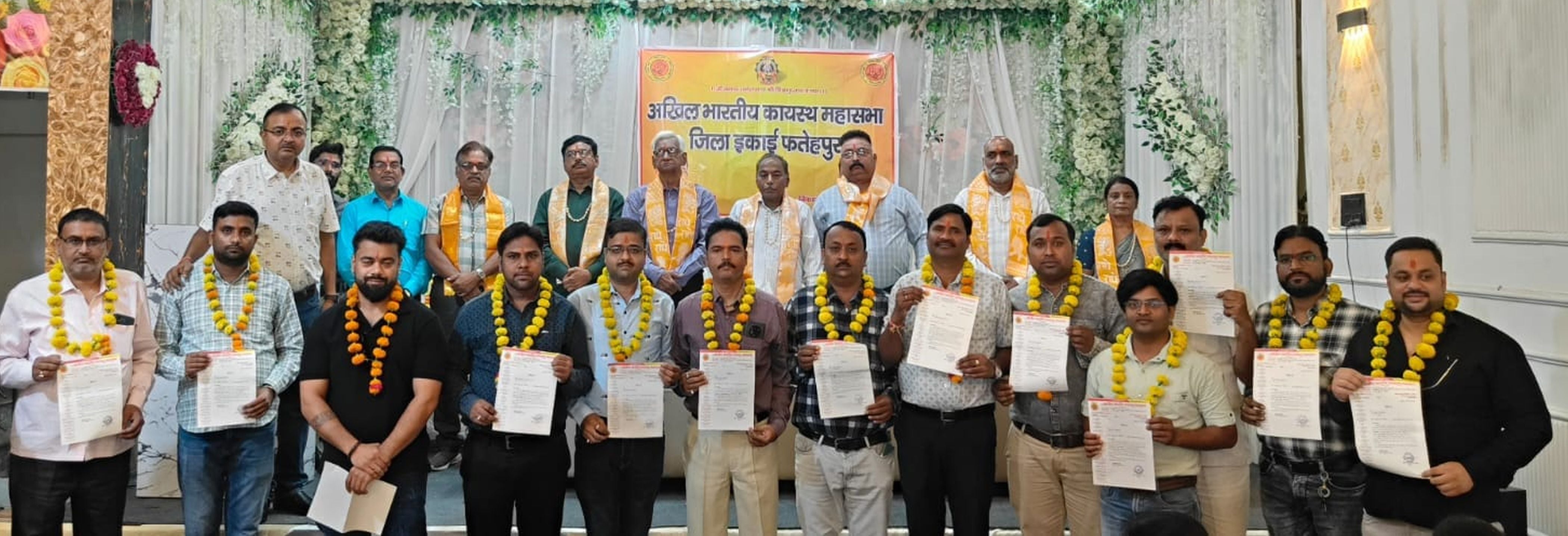 फोटो-16-नउवाबाग स्थित एक प्रतिष्ठान में प्रमाणपत्र दिखाते कार्यकारिणी सदस्य। स्रोत: स्वयं फोटो-16-नउवाबाग स्थित एक प्रतिष्ठान में प्रमाणपत्र दिखाते कार्यकारिणी सदस्य। स्रोत: स्वयं