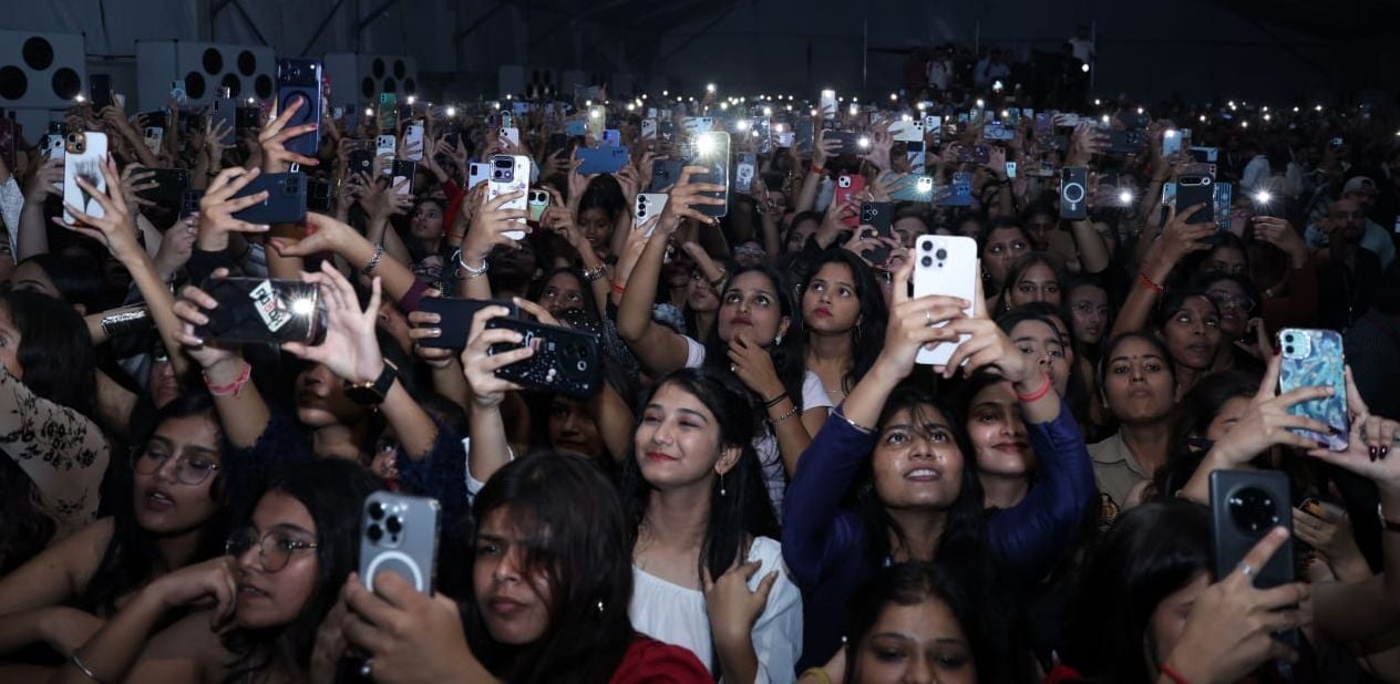 मिस्टर प्रेशर चुने गए सोहम व मिस फ्रेशर इशिका चौधरी। स्रोत: यूनिवर्सिटी