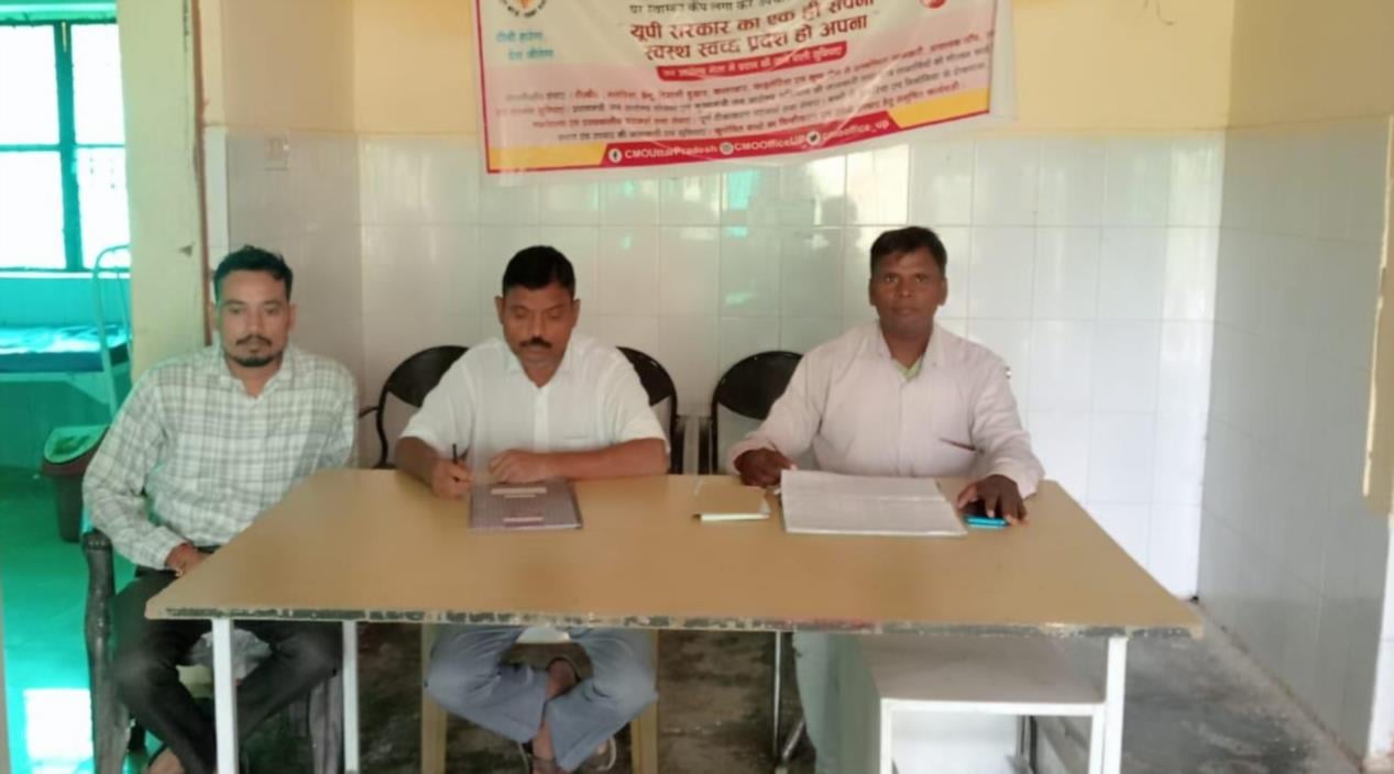 पीएचसी में मरीजों का इंतजार करते चिकित्सक पीएचसी में मरीजों का इंतजार करते चिकित्सक