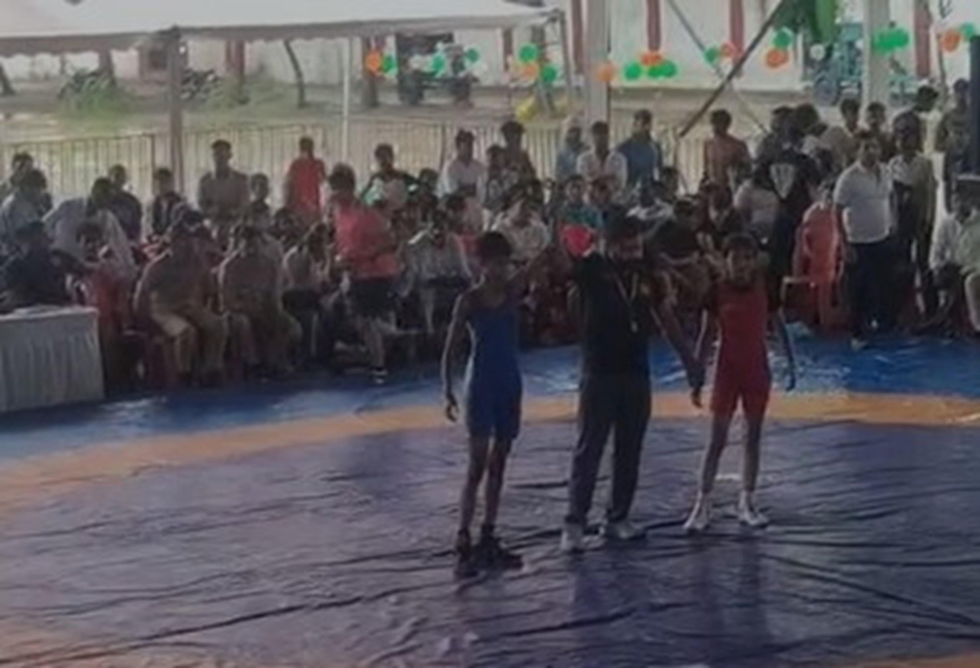 प्रशिक्षक रामआशीष यादव के साथ स्वर्ण पदक विजेता निवास लक्ष्मी। स्रोत- प्रशिक्षक प्रशिक्षक रामआशीष यादव के साथ स्वर्ण पदक विजेता निवास लक्ष्मी। स्रोत- प्रशिक्षक