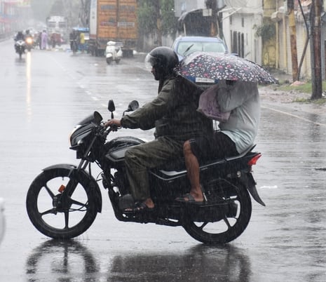 राजधानी में शनिवार को भी बारिश का सिलसिला चला। राजधानी में शनिवार को भी बारिश का सिलसिला चला।