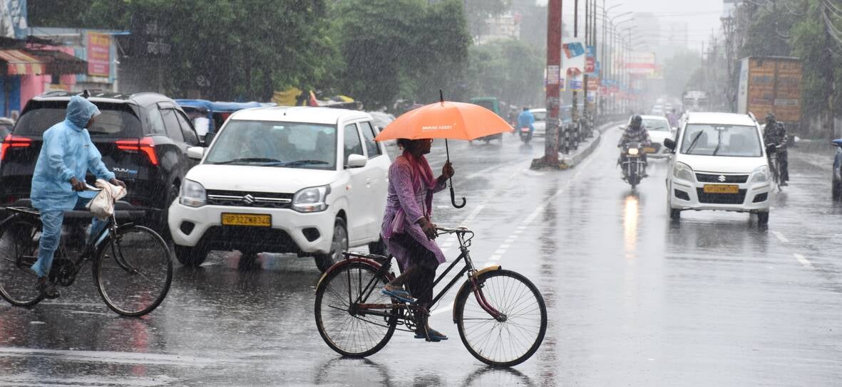 राजधानी में शनिवार को भी बारिश का सिलसिला चला। राजधानी में शनिवार को भी बारिश का सिलसिला चला।