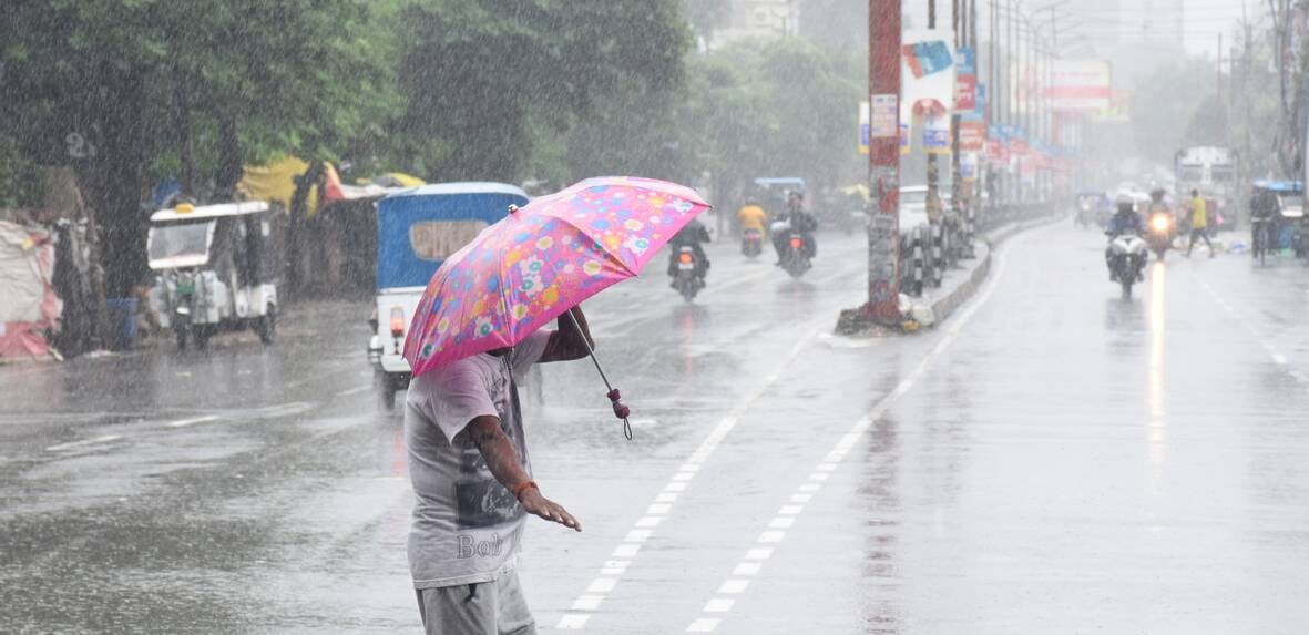 राजधानी में शनिवार को भी बारिश का सिलसिला चला। राजधानी में शनिवार को भी बारिश का सिलसिला चला।