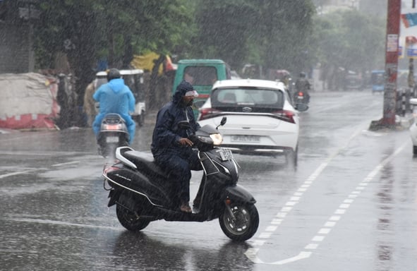 राजधानी में शनिवार को भी बारिश का सिलसिला चला। राजधानी में शनिवार को भी बारिश का सिलसिला चला।