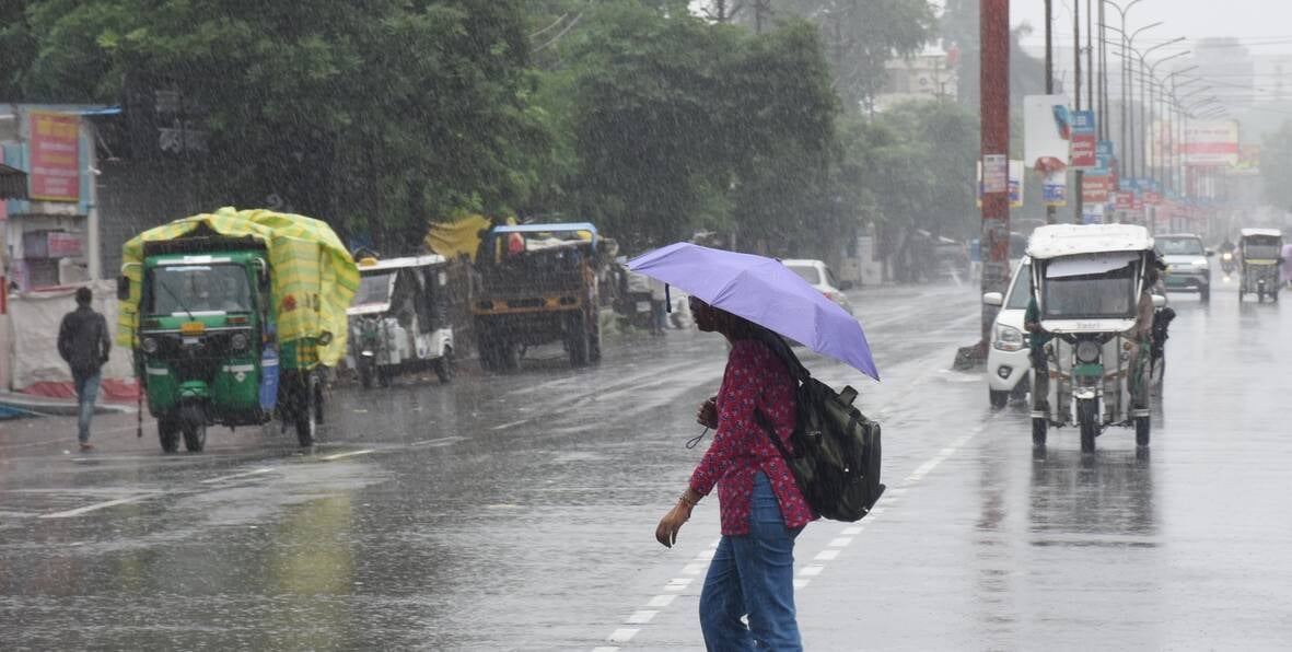 राजधानी में शनिवार को भी बारिश का सिलसिला चला। राजधानी में शनिवार को भी बारिश का सिलसिला चला।