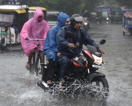 राजधानी में शनिवार को भी बारिश का सिलसिला चला। राजधानी में शनिवार को भी बारिश का सिलसिला चला।