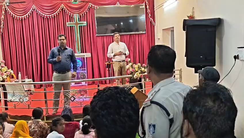 School in Betul turned into temporary church; Hindu group creates a ruckus over prayer meeting;