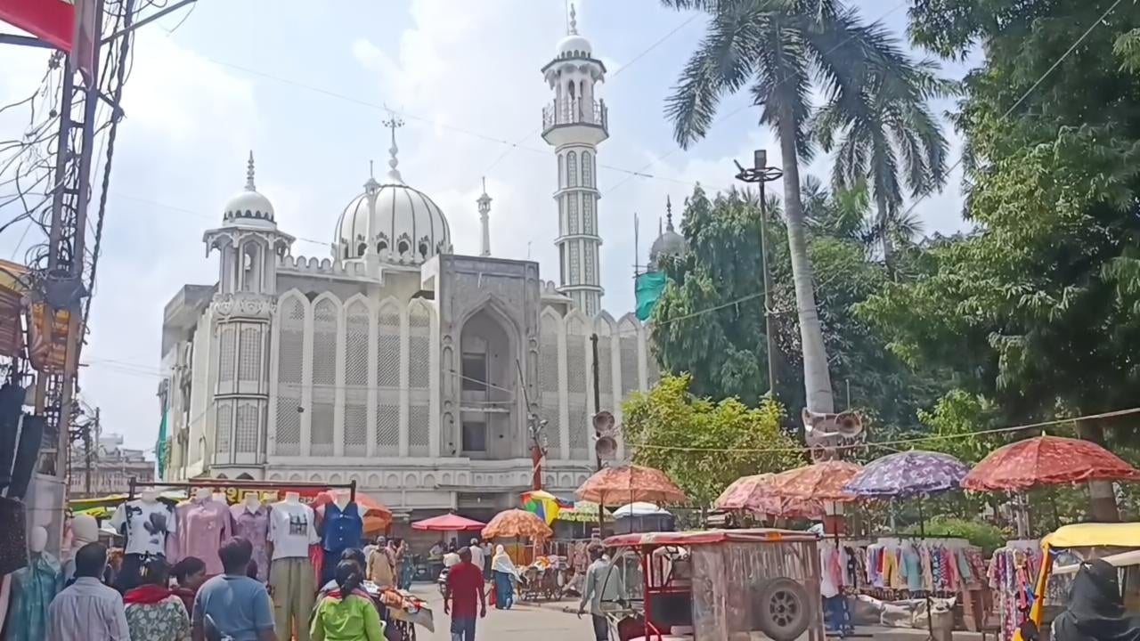 शाही मस्जिद और फ्लैग मार्च