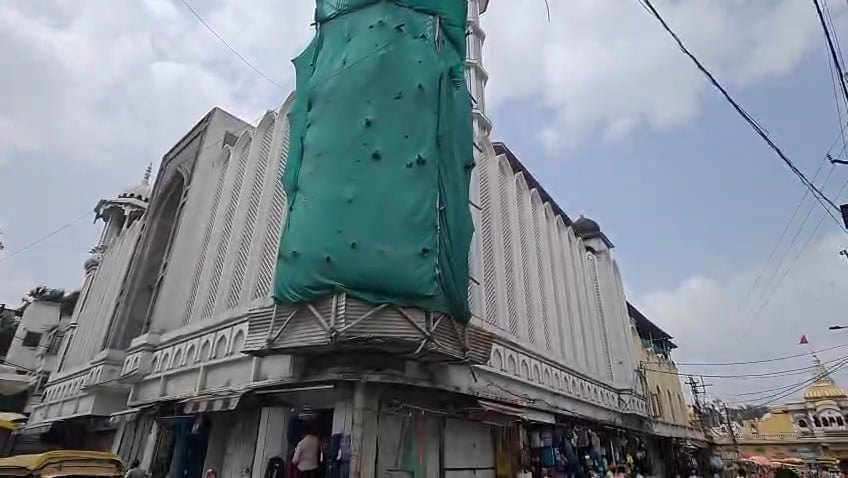 शाही मस्जिद और फ्लैग मार्च