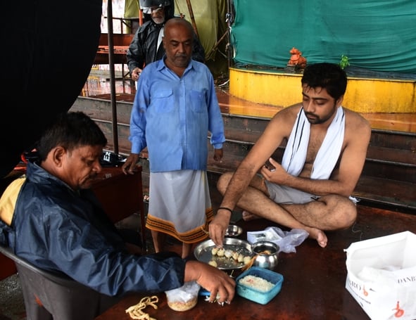 तर्पण-अन्नदान से पितृपक्ष शुरू