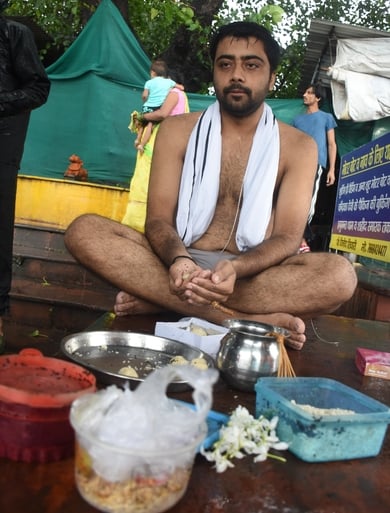 तर्पण-अन्नदान से पितृपक्ष शुरू