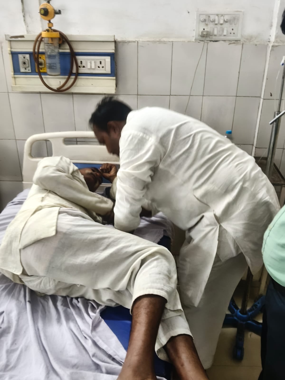 आजमगढ़-जौनपुर सीमा पर कनौरा नहर में गिरी श्रद्धालुओं की बस । आजमगढ़-जौनपुर सीमा पर कनौरा नहर में गिरी श्रद्धालुओं की बस ।