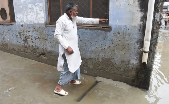 बारिश थमी पर जारी रहा मुसीबतों का सिलसिला बारिश थमी पर जारी रहा मुसीबतों का सिलसिला
