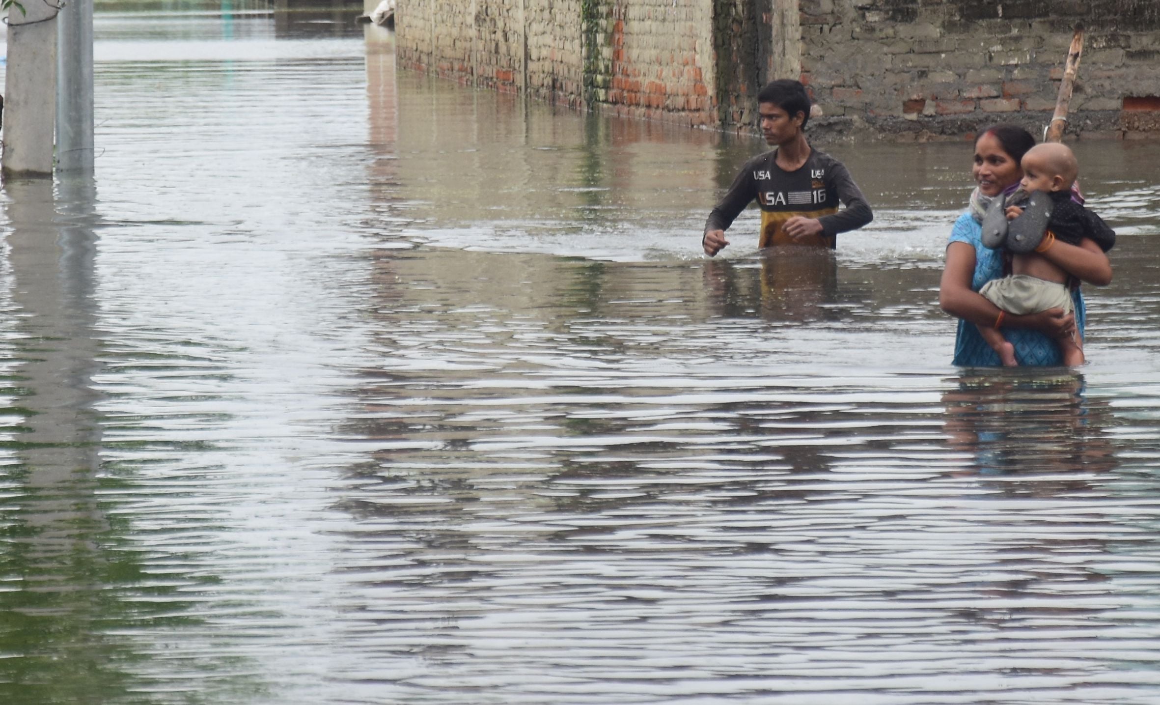 बारिश थमी पर जारी रहा मुसीबतों का सिलसिला बारिश थमी पर जारी रहा मुसीबतों का सिलसिला
