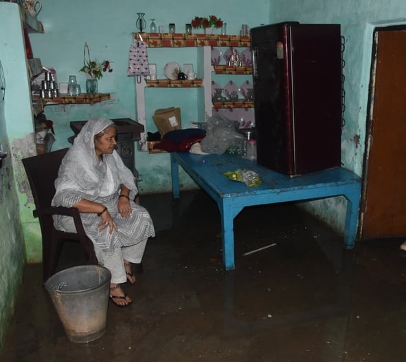 बारिश थमी पर जारी रहा मुसीबतों का सिलसिला बारिश थमी पर जारी रहा मुसीबतों का सिलसिला