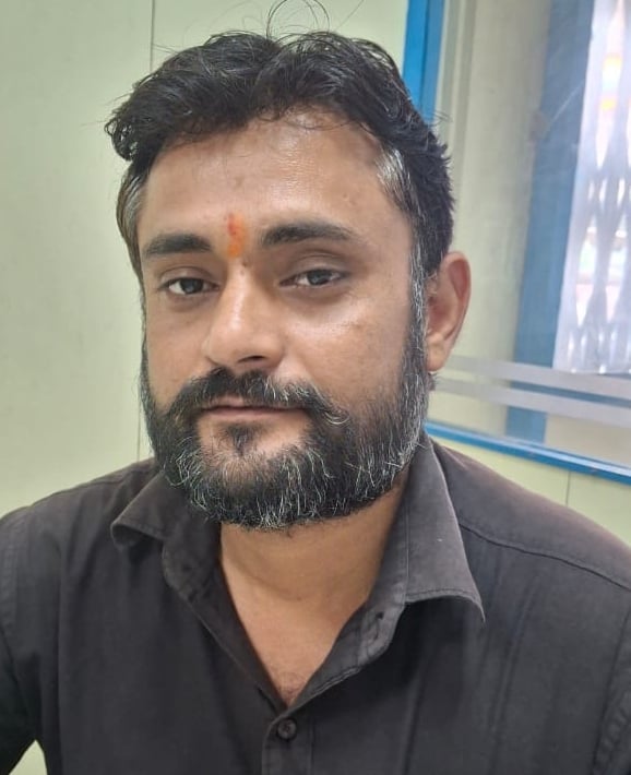 फोटो-85: बहादुरगढ़ के कैनरा बैंक में अपने काम के लिए आए लोग। संवाद फोटो-85: बहादुरगढ़ के कैनरा बैंक में अपने काम के लिए आए लोग। संवाद