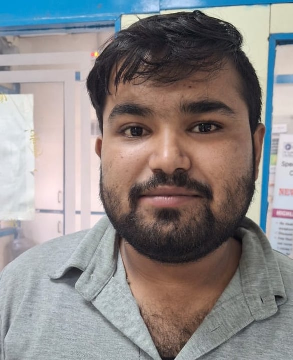 फोटो-85: बहादुरगढ़ के कैनरा बैंक में अपने काम के लिए आए लोग। संवाद फोटो-85: बहादुरगढ़ के कैनरा बैंक में अपने काम के लिए आए लोग। संवाद
