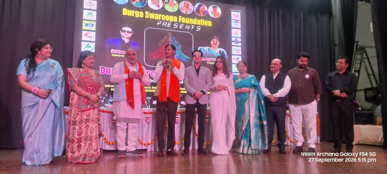 गोमतीनगर के उर्दू अकादमी में आयोजित दुर्गा स्वरूपा सम्मान समारोह में मंच पर मौजूद मंत्री दयाशंक गोमतीनगर के उर्दू अकादमी में आयोजित दुर्गा स्वरूपा सम्मान समारोह में मंच पर मौजूद मंत्री दयाशंक
