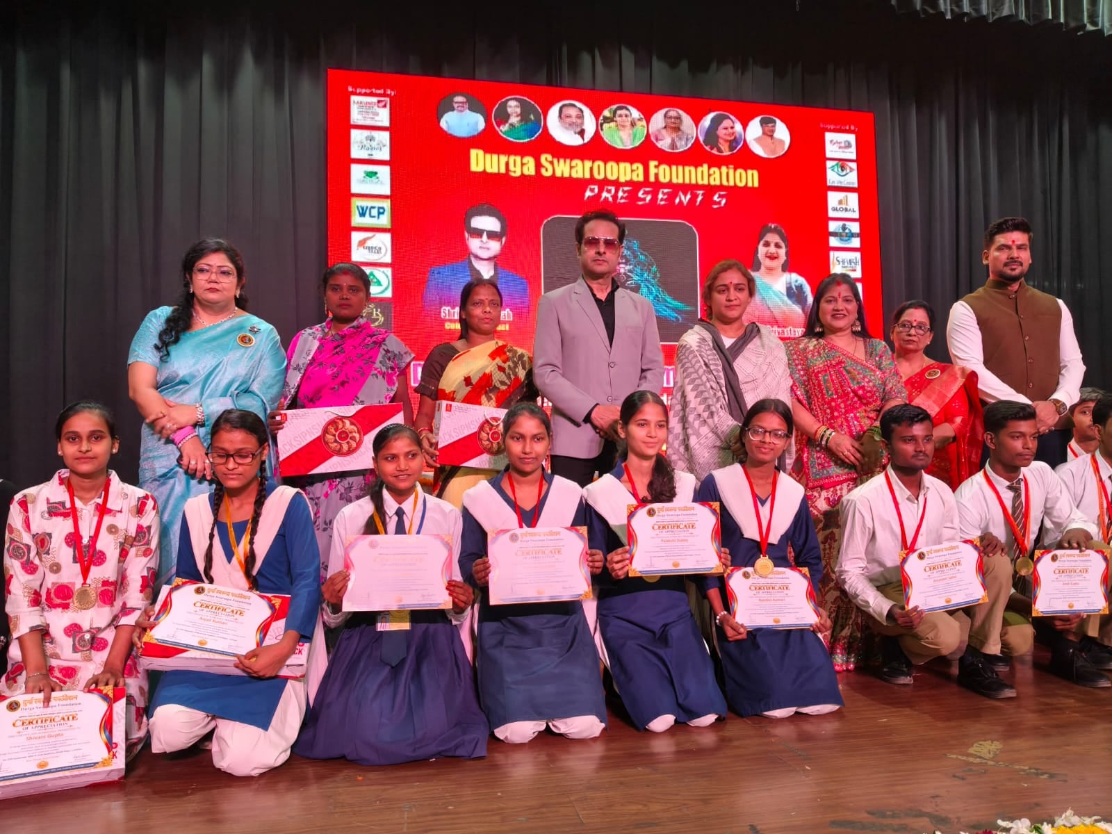 गोमतीनगर के उर्दू अकादमी में आयोजित दुर्गा स्वरूपा सम्मान समारोह में मंच पर मौजूद मंत्री दयाशंक गोमतीनगर के उर्दू अकादमी में आयोजित दुर्गा स्वरूपा सम्मान समारोह में मंच पर मौजूद मंत्री दयाशंक