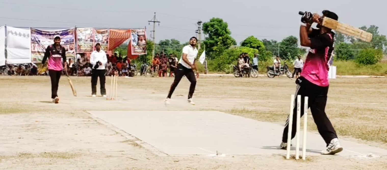 प्रतियोगिता में हिस्सा लेते हुए खिलाड़ी। प्रतियोगिता में हिस्सा लेते हुए खिलाड़ी।