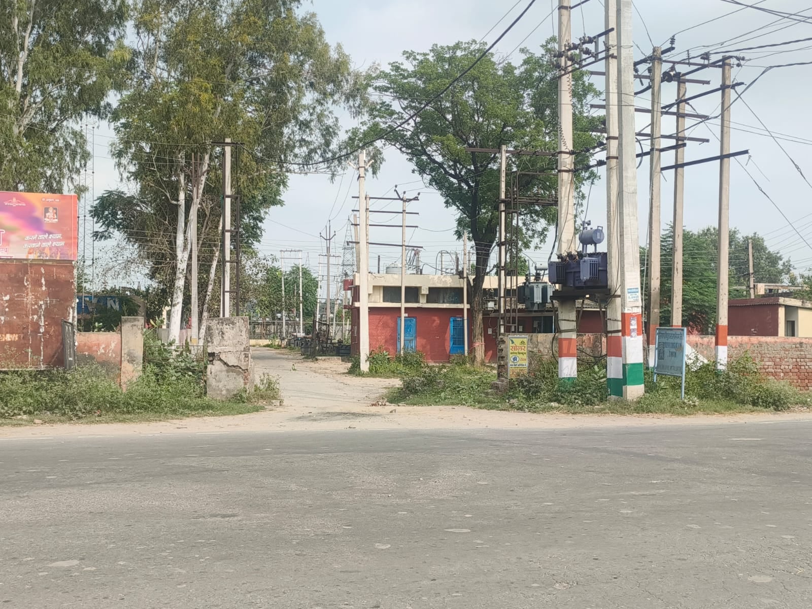 सीवन स्थित 132 केवी बिजली घर, जहां अब 33 केवी का नया बिजली घर की प्रक्रिया की शुरू। संवाद सीवन स्थित 132 केवी बिजली घर, जहां अब 33 केवी का नया बिजली घर की प्रक्रिया की शुरू। संवाद