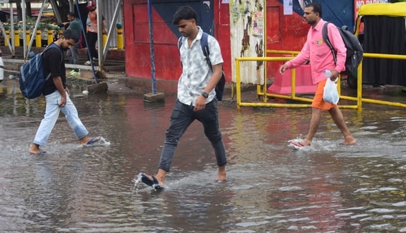 शहर में कई जगहों पर हुआ जलभराव। शहर में कई जगहों पर हुआ जलभराव।