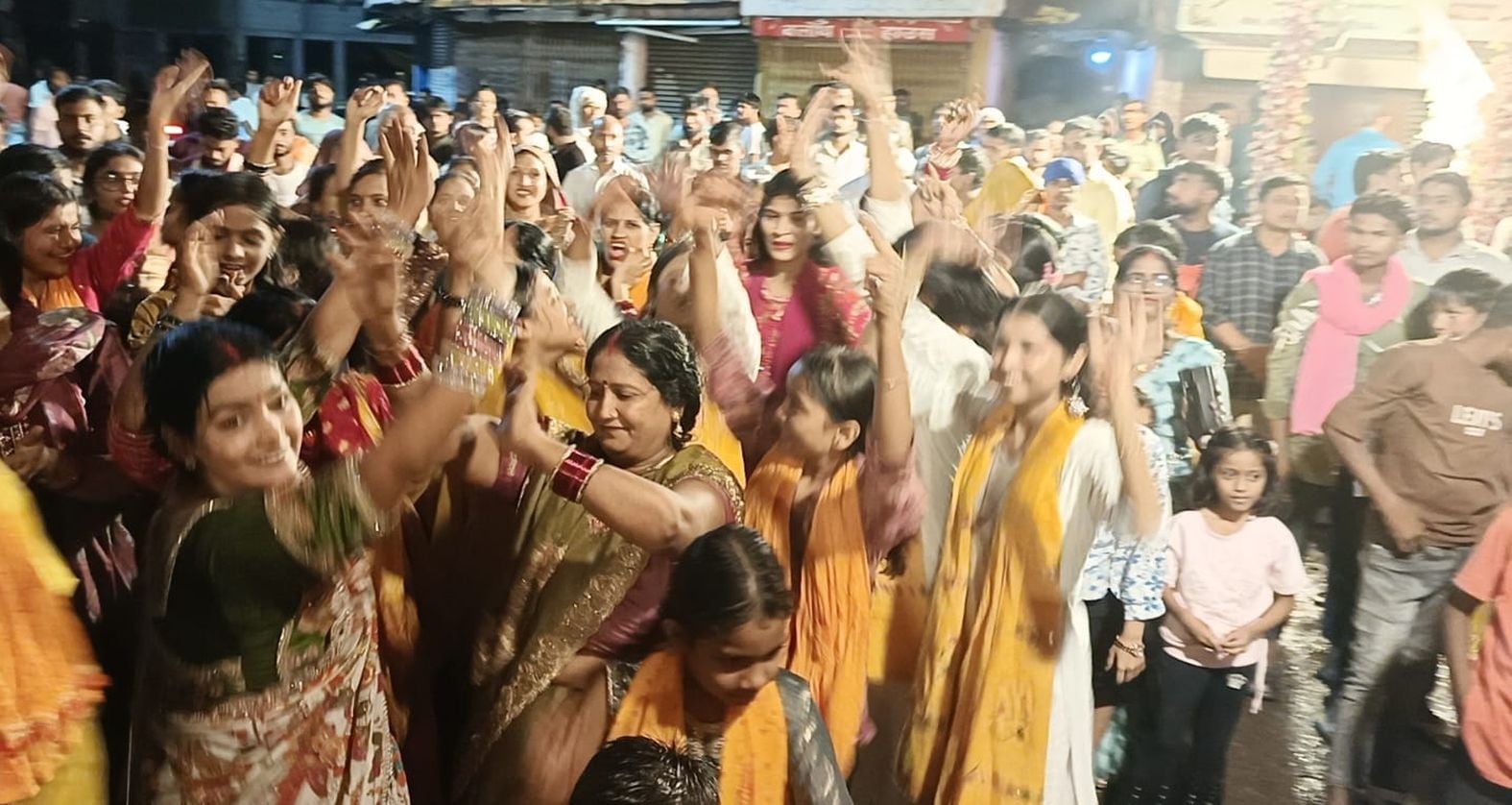 शहर में निकली गणपति बप्पा की विसर्जन शोभायात्रा। संवाद शहर में निकली गणपति बप्पा की विसर्जन शोभायात्रा। संवाद