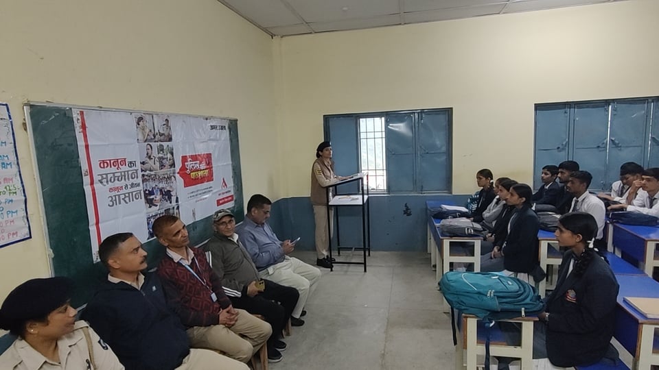 दाड़लाघाट के पीएम श्री राजकीय वरिष्ठ माध्यमिक विद्यालय में विद्यार्थियों को साइबर सुरक्षा की जा दाड़लाघाट के पीएम श्री राजकीय वरिष्ठ माध्यमिक विद्यालय में विद्यार्थियों को साइबर सुरक्षा की जा