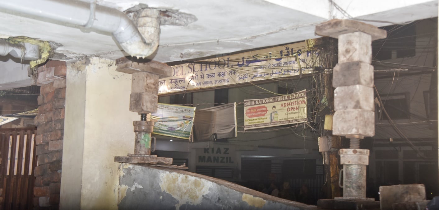 अपार्टमेंट में रातभर चला काम। अपार्टमेंट में रातभर चला काम।