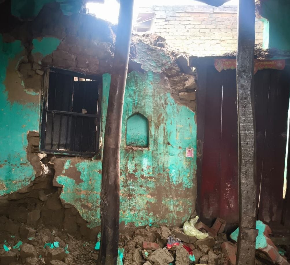 बिल्सी के गांव जहानाबाद में जगदीश का गिरा मकान। संवाद