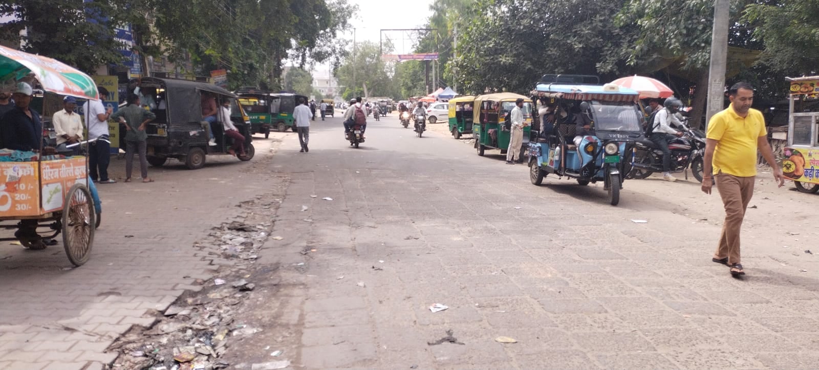 बावल चौक पर खड़े ऑटो। संवाद बावल चौक पर खड़े ऑटो। संवाद