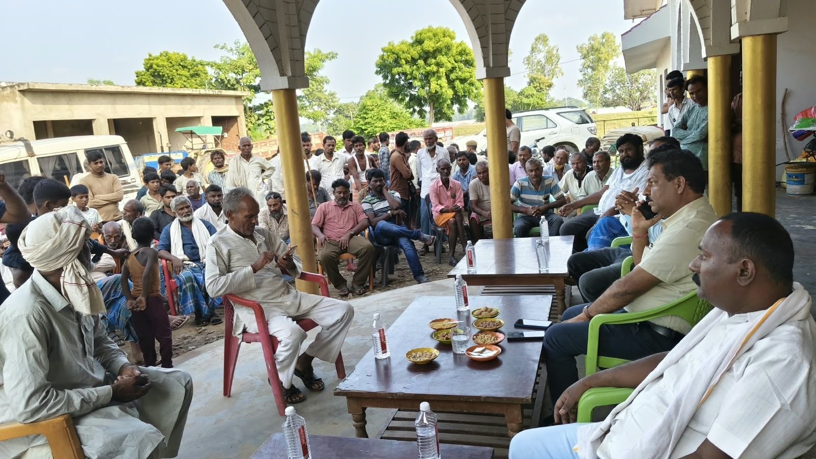 फोटो-13-बलरामपुर के चौकाकला के पास बंधा किनारे कटान करती राप्ती ।-संवाद फोटो-13-बलरामपुर के चौकाकला के पास बंधा किनारे कटान करती राप्ती ।-संवाद