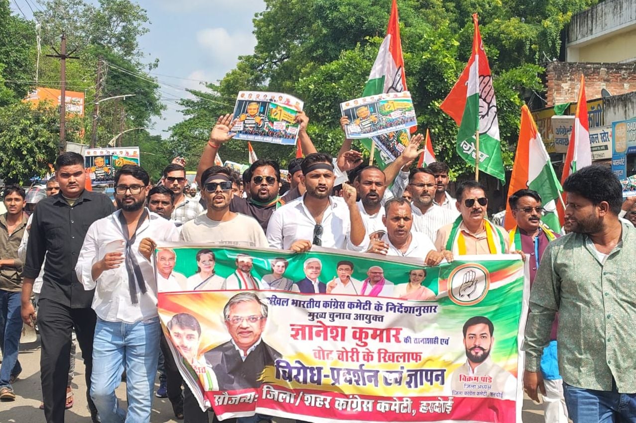 फोटो-14- सोल्जर बोर्ड चौराहा पर चुनाव आयुक्त ज्ञानेश कुमार का पुतला फूंकते कांग्रेसी। संवाद फोटो-14- सोल्जर बोर्ड चौराहा पर चुनाव आयुक्त ज्ञानेश कुमार का पुतला फूंकते कांग्रेसी। संवाद