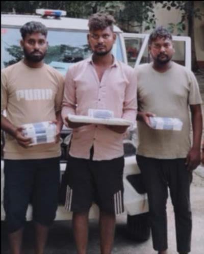 फोटो-17- पुलिस की गिरफ्त में आरोपी। स्रोत पुलिस