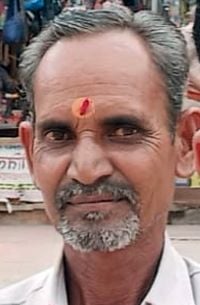 फोटो 28 एमएएचपी 06 परिचय-घटनास्थल पर जानकारी लेकर साक्ष्य जुटाती पुलिस-फोरेंसिक टीम। संवाद फोटो 28 एमएएचपी 06 परिचय-घटनास्थल पर जानकारी लेकर साक्ष्य जुटाती पुलिस-फोरेंसिक टीम। संवाद