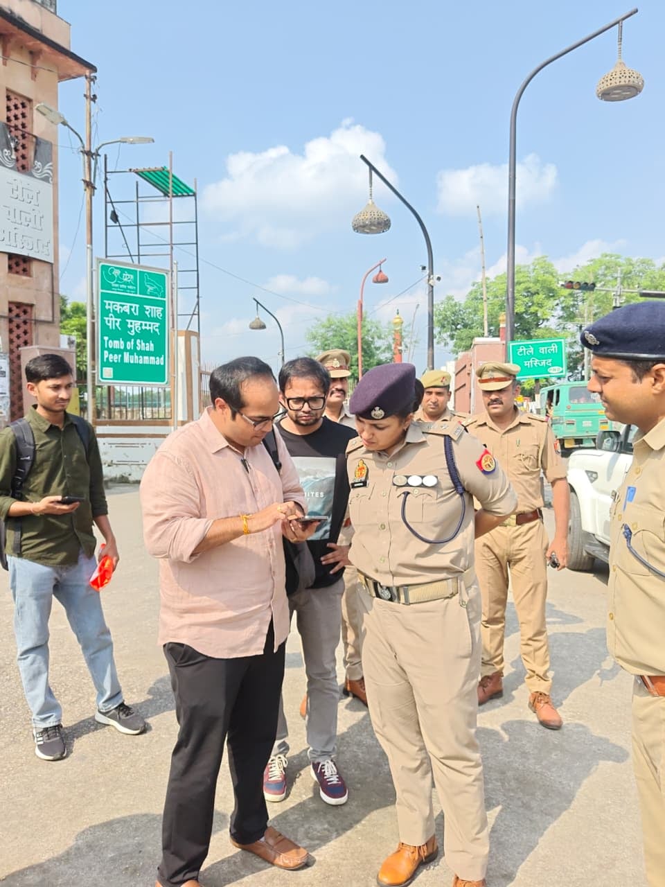 ग्रीन कॉरिडोर का निरीक्षण करती टीम।