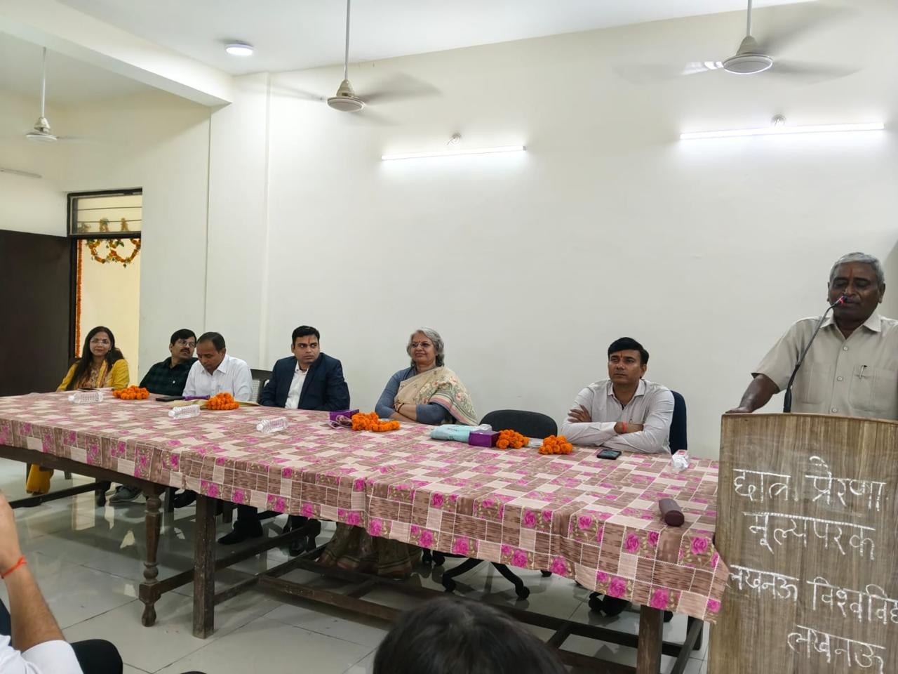 लखनऊ विश्वविद्यालय के संस्कृत तथा प्राकृत भाषा विभाग ने सोमवार को ''छात्र जागरूकता एवं मूल्यपरक