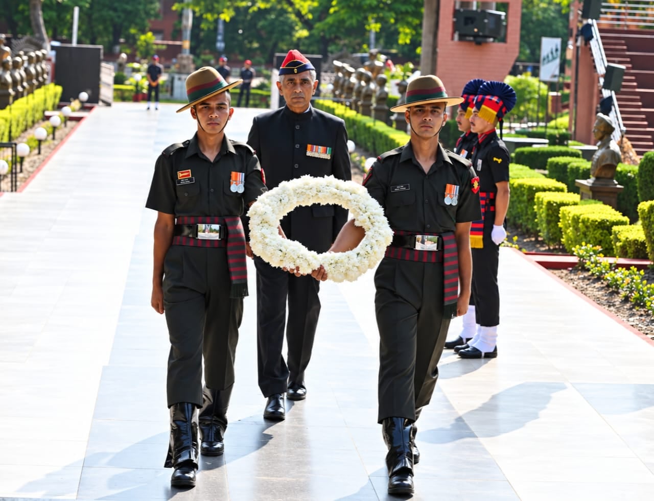 धूमधाम से मनाया गया 200वां गनर्स डे, शहीदों को किया नमन