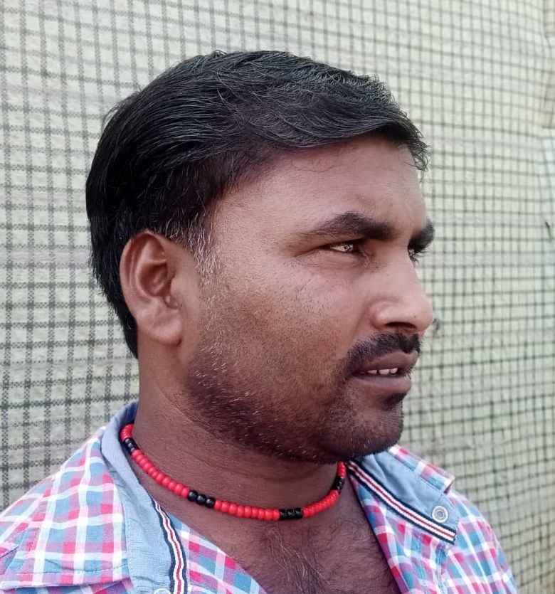 विरोध प्रदर्शन करते हुए पलिया बस ऑपरेटर एसोसिएशन के पदधिकारी। संवाद विरोध प्रदर्शन करते हुए पलिया बस ऑपरेटर एसोसिएशन के पदधिकारी। संवाद