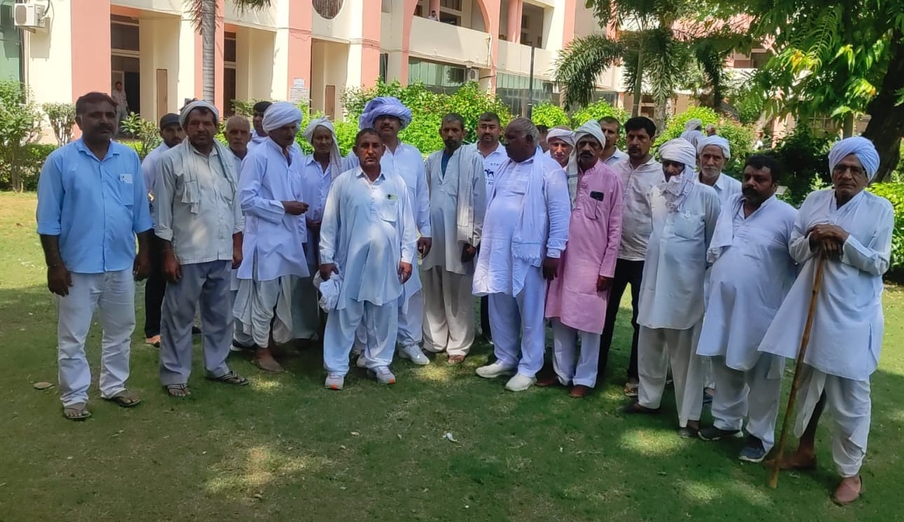 23-मृतक धीरज कुंडू आरोपी महिला सुनीता उर्फ स्वीटी के साथ। स्रोत : सोशल मीडिया 23-मृतक धीरज कुंडू आरोपी महिला सुनीता उर्फ स्वीटी के साथ। स्रोत : सोशल मीडिया