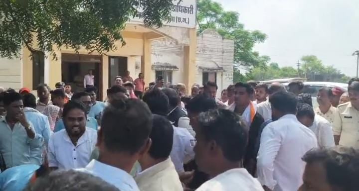 अस्थाई स्वास्थ्य केंद्र हरदीबाजार में महिला की संदिग्ध मौत