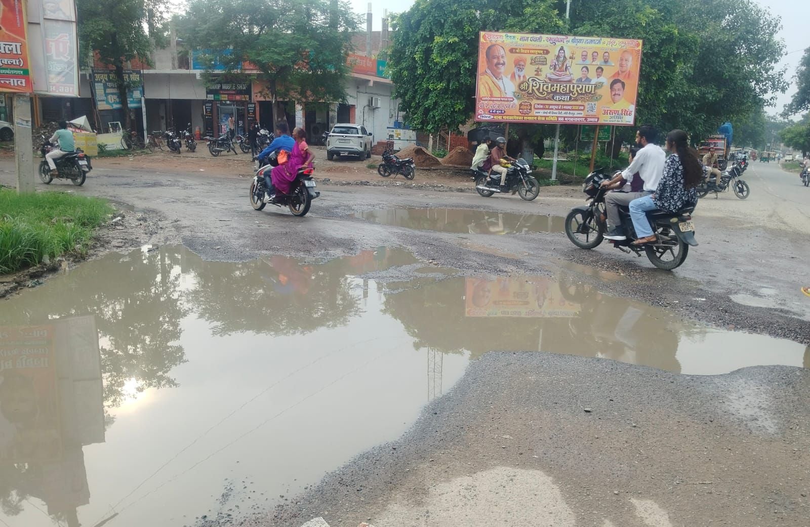 बिछिया के शहजादपुर से पिपरोसा संपर्क मार्ग में हुए गड्ढों में भरा पानी। संवाद बिछिया के शहजादपुर से पिपरोसा संपर्क मार्ग में हुए गड्ढों में भरा पानी। संवाद