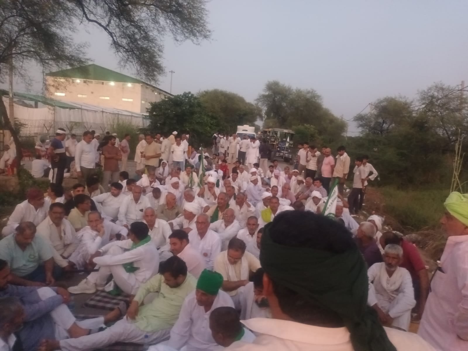 फोटो: सोनीपत के गांव सोहटी में भाकियू एकता सिद्धूपुर के प्रदेश अध्यक्ष अभिमन्यु कोहाड़ की अगुवाई फोटो: सोनीपत के गांव सोहटी में भाकियू एकता सिद्धूपुर के प्रदेश अध्यक्ष अभिमन्यु कोहाड़ की अगुवाई
