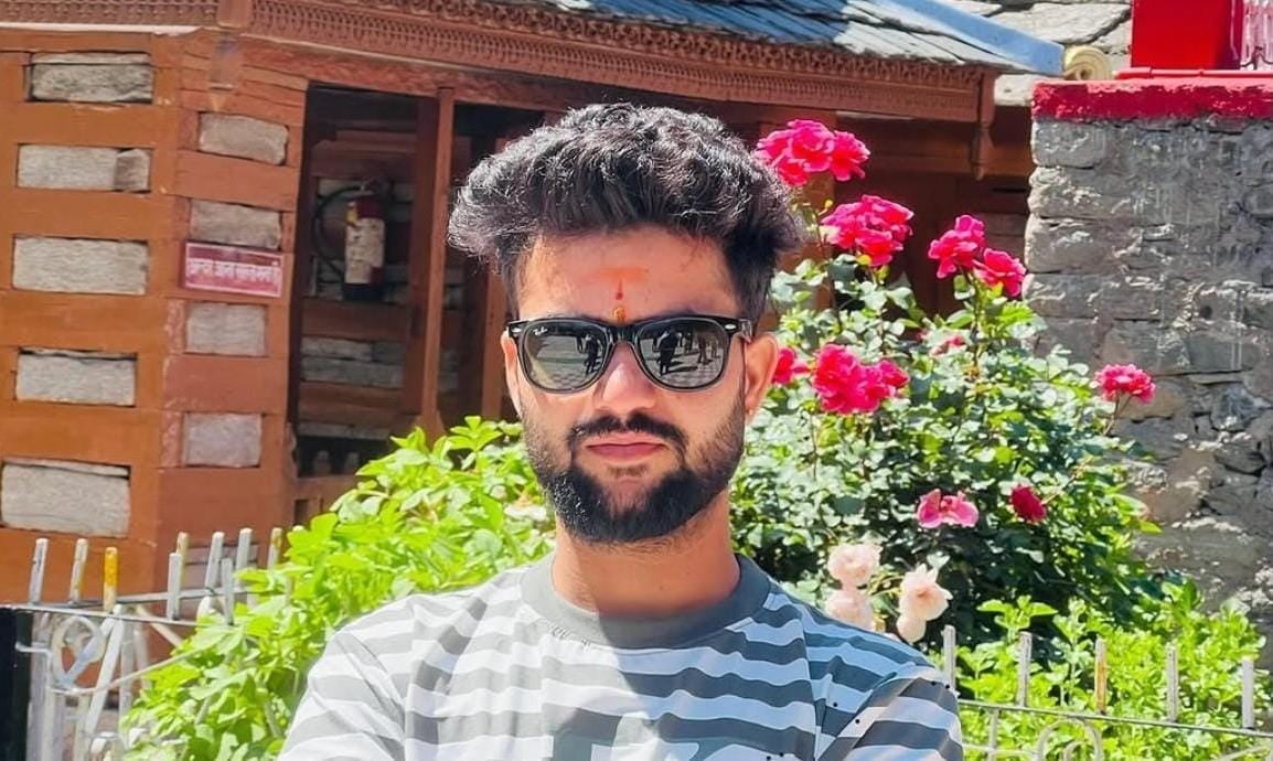गुजरेहड़ा में सड़क किनारे खुला ट्रांसफार्म। संवाद गुजरेहड़ा में सड़क किनारे खुला ट्रांसफार्म। संवाद