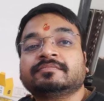 ग्रेटर नोएडा वेस्ट स्थित सेक्टर - 3 में जर्जर पडी सड़क ।  स्रोत  निवासी
