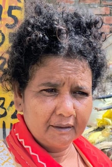 हनुमतधाम मंदिर परिसर में भरा खन्नौत नदी का पानी श्रद्धालुओं के लिए आना-जाना बंद कर डाल दिए गए त हनुमतधाम मंदिर परिसर में भरा खन्नौत नदी का पानी श्रद्धालुओं के लिए आना-जाना बंद कर डाल दिए गए त
